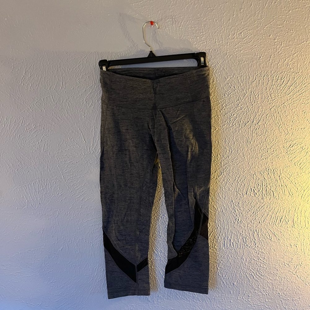 Gap fit capri leggings gray with black mesh detail like new condition